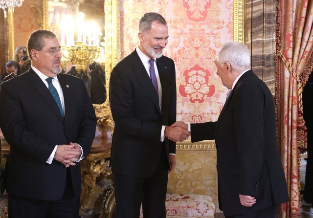 El Presidente del TC asiste al almuerzo ofrecido por SSMM los Reyes en honor del Presidente de la República de Guatemala